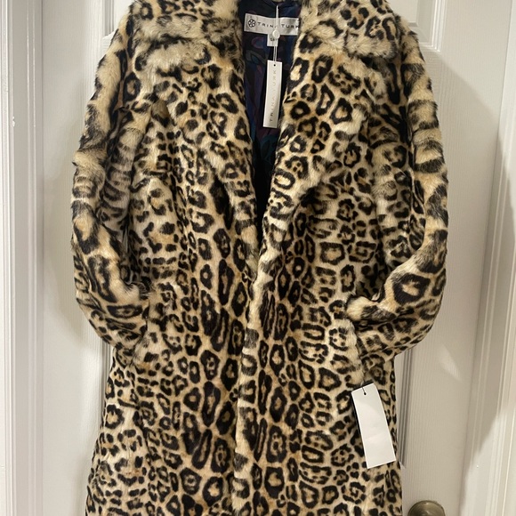 Trina Turk new faux fur coat beautiful with tags never worn - Picture 2 of 12